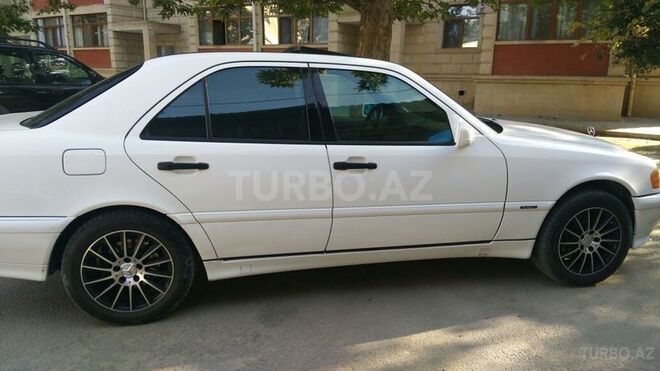 Mercedes C 230 1999, 204,000 km - 2.3 l - Naftalan
