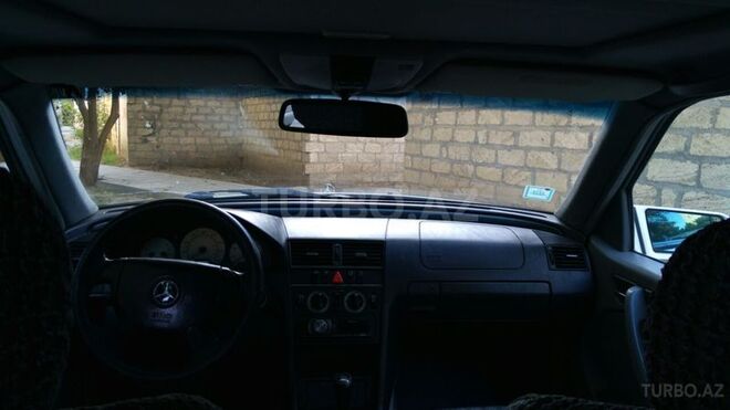 Mercedes C 230 1999, 204,000 km - 2.3 l - Naftalan