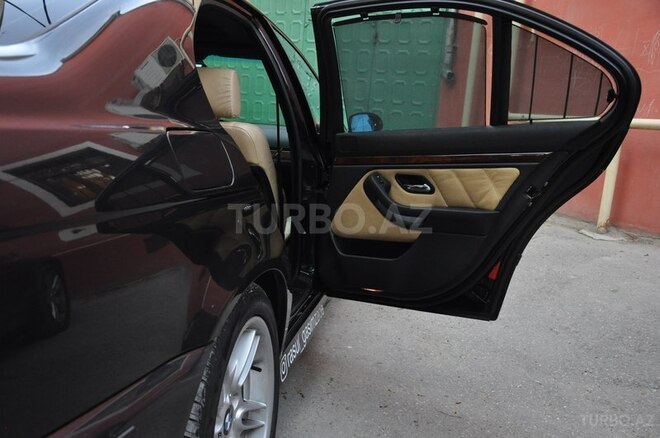 BMW 530 2001, 290,000 km - 3.0 l - Bakı