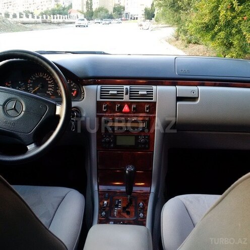 Mercedes E 240 1998, 172,000 km - 2.4 л - Bakı