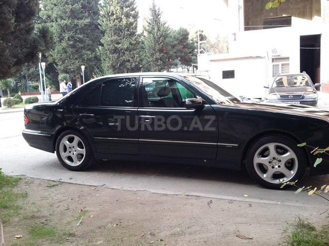 Mercedes E 280 2000, 243,000 km - 2.8 l - Bakı