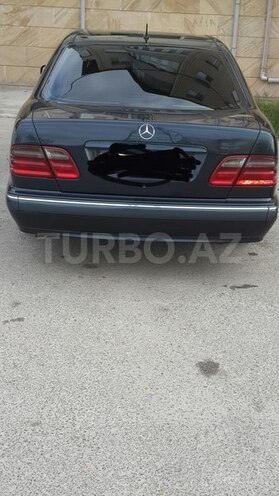 Mercedes E 220 2000, 223,000 km - 2.2 l - Bakı
