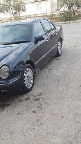 Mercedes E 220 2000, 223,000 km - 2.2 l - Bakı
