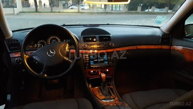 Mercedes E 270 2003, 302,200 km - 2.7 l - Bakı