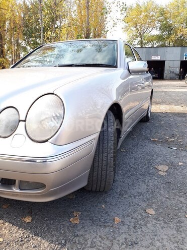 Mercedes E 260 2002, 191,200 km - 2.6 л - Qəbələ