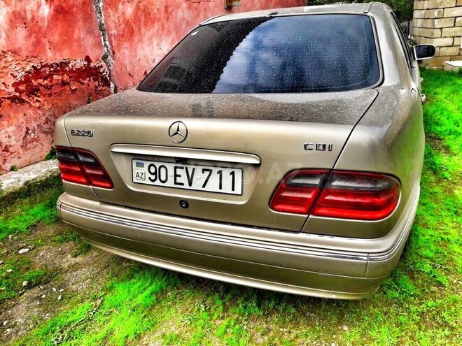 Mercedes E 220 2000, 294,000 km - 2.2 l - Bakı