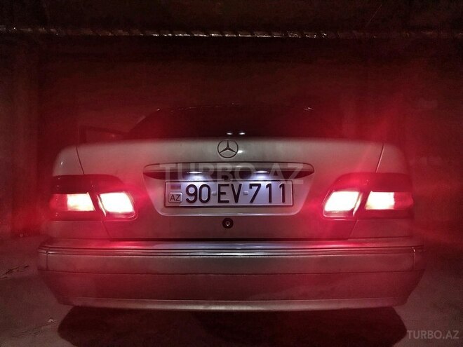 Mercedes E 220 2000, 294,000 km - 2.2 l - Bakı