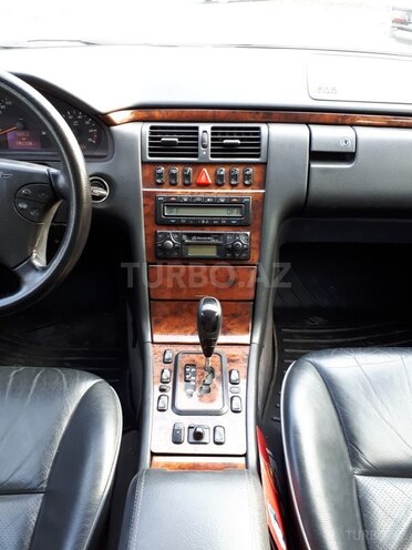 Mercedes E 260 2002, 191,200 km - 2.6 л - Qəbələ