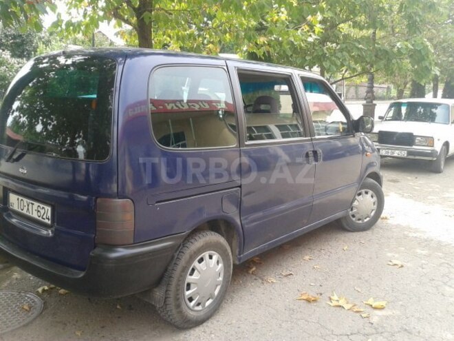 Nissan Serena 2000, 185,000 km - 1.6 l - Qusar