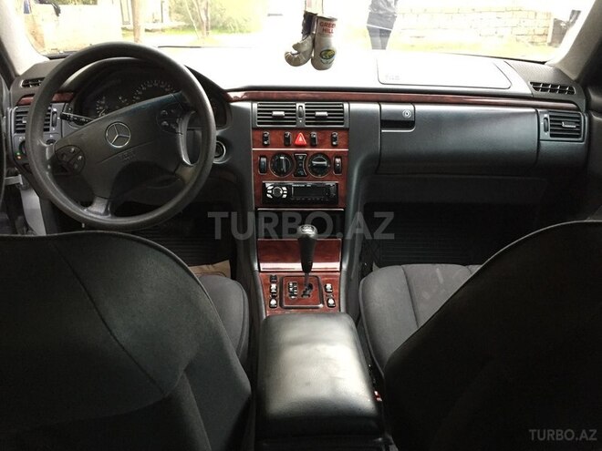 Mercedes E 200 2000, 298,000 km - 2.0 l - Bakı