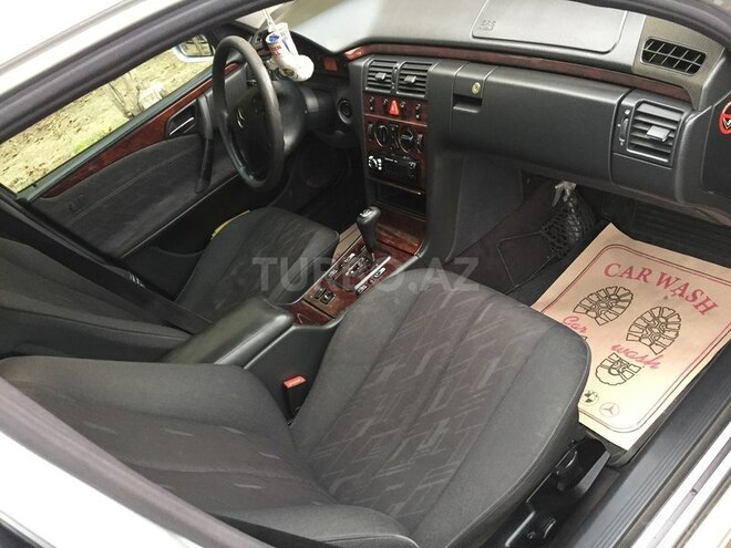 Mercedes E 200 2000, 298,000 km - 2.0 l - Bakı