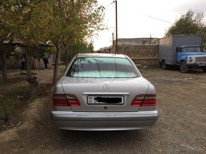 Mercedes E 200 2000, 298,000 km - 2.0 l - Bakı