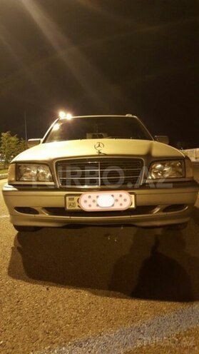 Mercedes C 220 2000, 405,000 km - 2.2 l - Sumqayıt