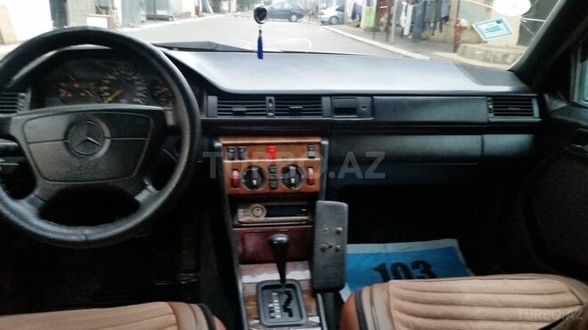 Mercedes E 280 1993, 320,445 km - 2.8 l - Bakı