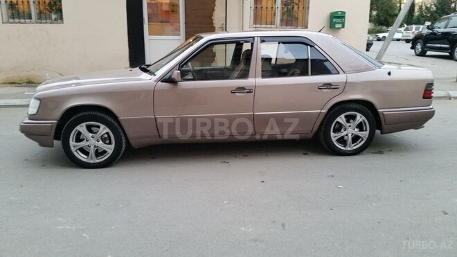 Mercedes E 280 1993, 320,445 km - 2.8 l - Bakı