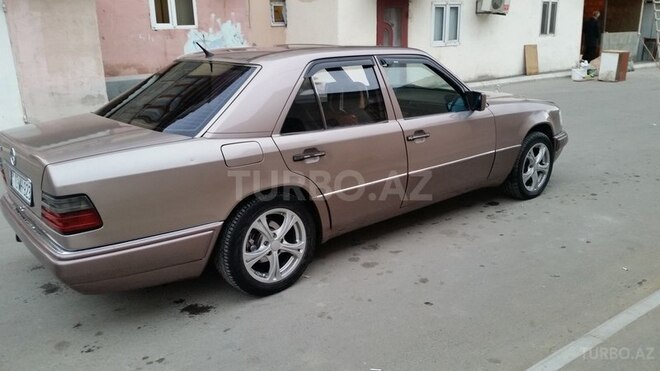 Mercedes E 280 1993, 320,445 km - 2.8 l - Bakı