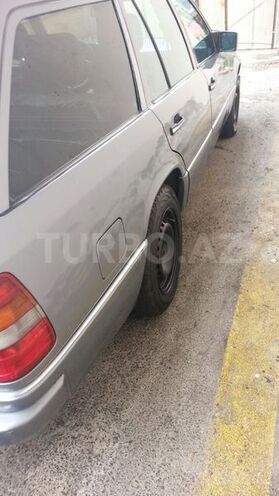 Mercedes E 280 1995, 215,000 km - 2.8 л - Bakı