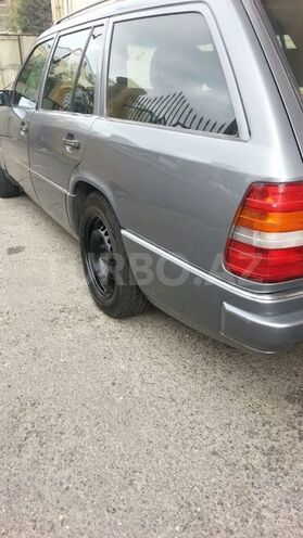 Mercedes E 280 1995, 215,000 km - 2.8 л - Bakı
