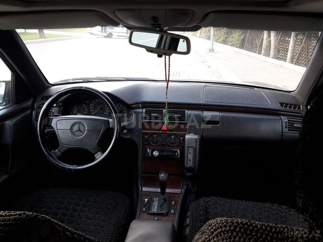 Mercedes E 230 1995, 264,000 km - 2.3 l - Bakı