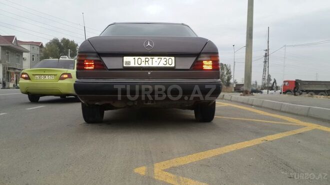Mercedes E 250 1992, 580,000 km - 2.5 l - Bakı