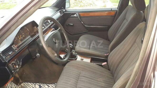 Mercedes E 250 1992, 580,000 km - 2.5 l - Bakı