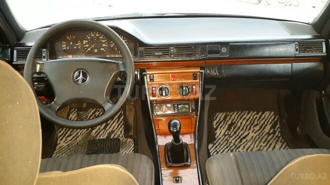 Mercedes E 250 1992, 580,000 km - 2.5 l - Bakı