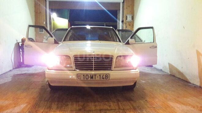 Mercedes E 230 1990, 300,000 km - 2.3 l - Bakı
