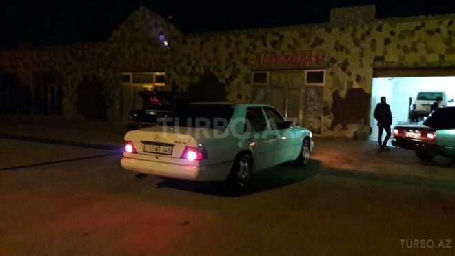 Mercedes E 230 1990, 300,000 km - 2.3 l - Bakı