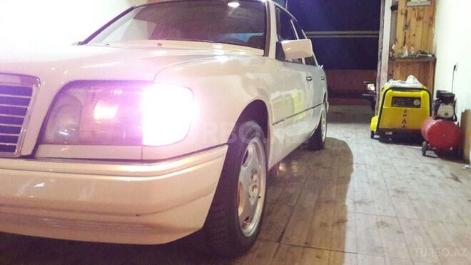 Mercedes E 230 1990, 300,000 km - 2.3 l - Bakı