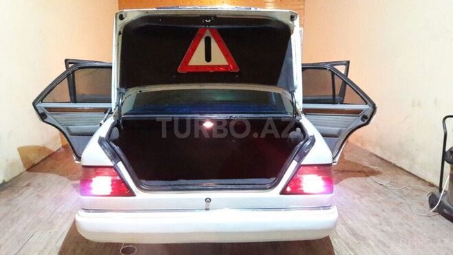 Mercedes E 230 1990, 300,000 km - 2.3 l - Bakı