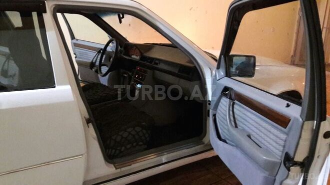 Mercedes E 230 1990, 300,000 km - 2.3 l - Bakı