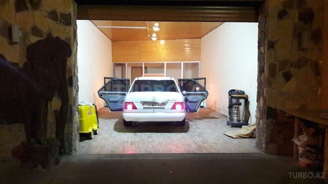Mercedes E 230 1990, 222,222 km - 2.3 л - Bakı