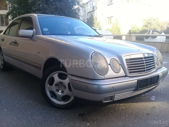 Mercedes E 240 1999, 249,000 km - 2.4 l - Bakı