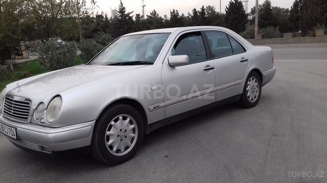 Mercedes E 240 1999, 292,000 km - 2.4 l - Bakı