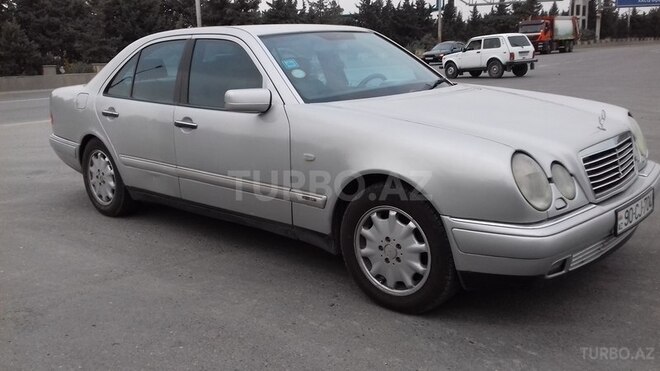 Mercedes E 240 1999, 292,000 km - 2.4 l - Bakı