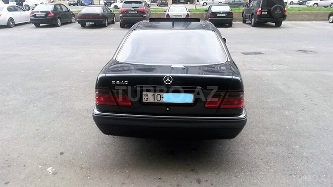 Mercedes E 240 1998, 260,000 km - 2.4 l - Bakı