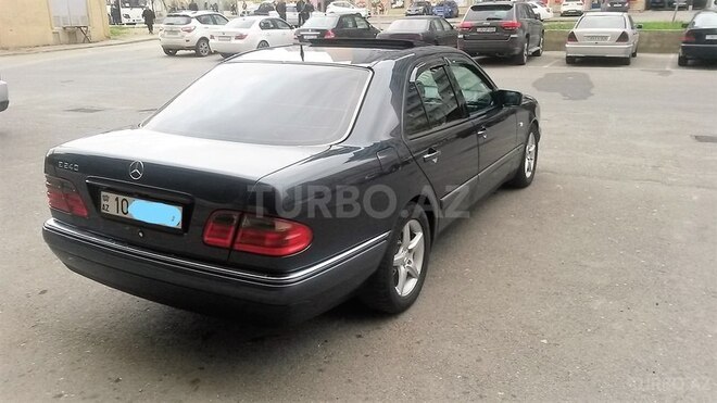 Mercedes E 240 1998, 260,000 km - 2.4 l - Bakı