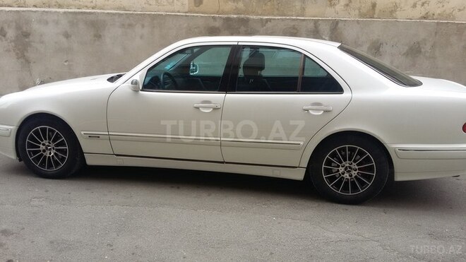 Mercedes E 240 2001, 203,000 km - 1.7 l - Bakı