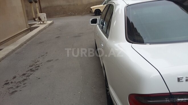 Mercedes E 240 2001, 203,000 km - 1.7 l - Bakı