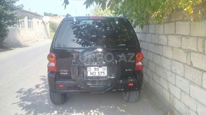 Jeep Cherokee 2004, 200,058 km - 3.7 l - Quba