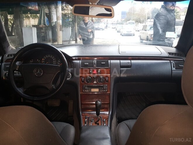 Mercedes E 240 1999, 197,000 km - 2.4 л - Bakı