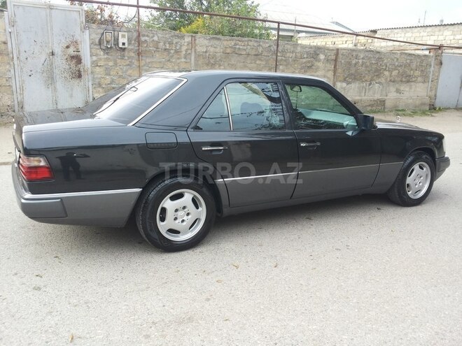 Mercedes E 220 1993, 356,412 km - 2.2 l - Sumqayıt