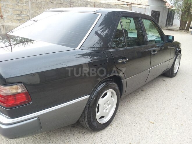 Mercedes E 220 1993, 356,412 km - 2.2 l - Sumqayıt