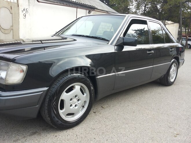Mercedes E 220 1993, 356,412 km - 2.2 l - Sumqayıt