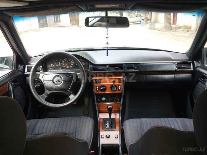 Mercedes E 220 1993, 356,412 km - 2.2 l - Sumqayıt