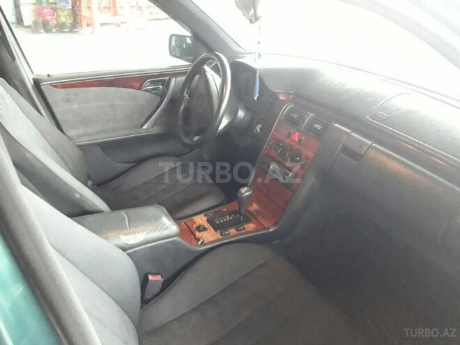 Mercedes E 230 1996, 330,000 km - 0.2 l - Gəncə