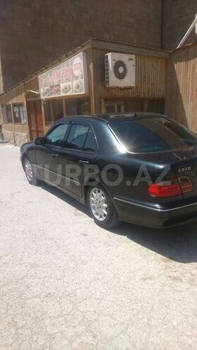 Mercedes E 200 2001, 310,000 km - 2.0 l - Bakı