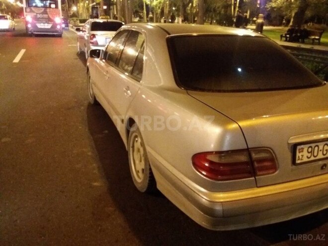 Mercedes E 200 2000, 298,000 km - 2.0 l - Bakı