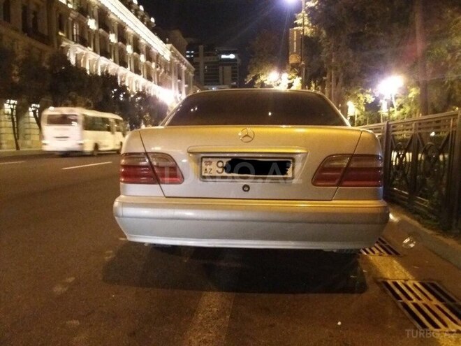 Mercedes E 200 2000, 298,000 km - 2.0 l - Bakı