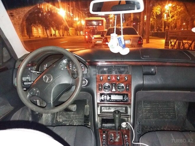 Mercedes E 200 2000, 298,000 km - 2.0 l - Bakı